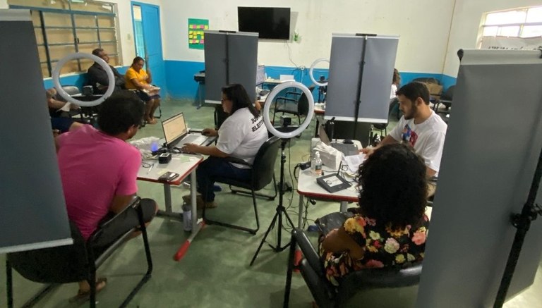 A ação itinerante garantiu serviços essenciais aos cidadãos, superando barreiras geográficas e d...