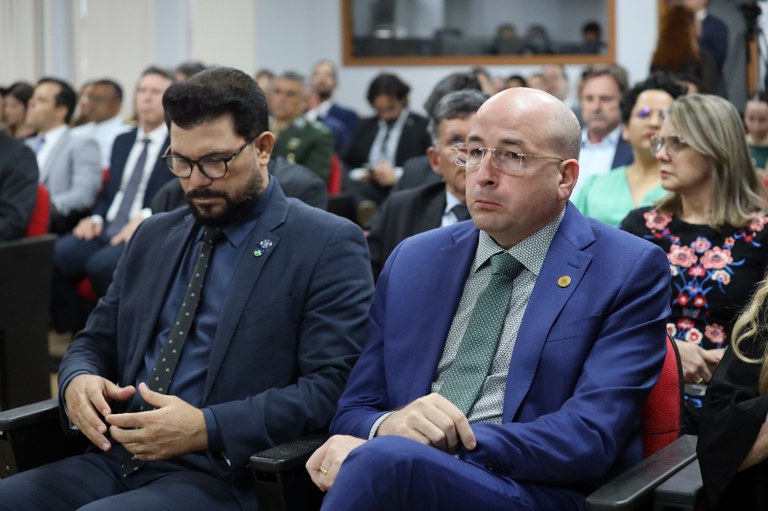 Autoridades prestigiam solenidade de posse no Plenário do TRE-RO Desembargadores Raduan Miguel e Daniel Lagos serão, respectivamente, presidente e vice-president...