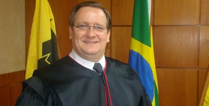 Juiz Adolfo Theodoro toma posse no TRE-RO O Juiz Adolfo Theodoro Naujorks Neto foi indicado pelo Tribunal de Justiça do Estado de Rondônia...