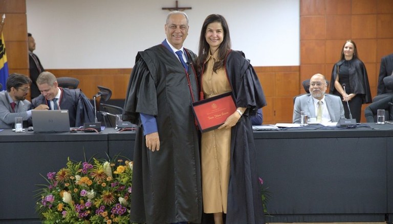 Sessão solene reúne autoridades para a despedida da juíza Tânia Mara da Corte Eleitoral e homena...