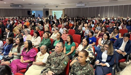 Encontro “O dia D elas ” reuniu Elisa Lucinda, autoridades e lideranças para discutir participaç...