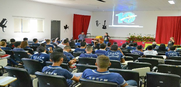 "Patrulha Eleitoral" é apresentada à Escola Carlos Drummond