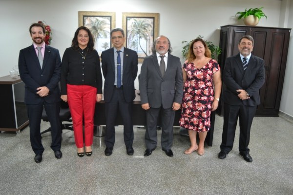 Posse Edenir e Ursula Juízes Edenir Sebastião de Albuquerque da Rosa e Úrsula Gonçalves Theodoro de Faria Souza tomam ...