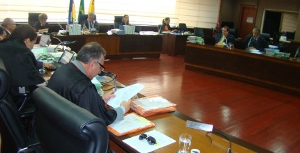 TRE-RO - Corte-eleitoral-sessão-julgamento-05-08-2014 Sessão de Julgamento