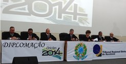 ELEIÇÕES 2014 -  Sessão solene de diplomação dos eleitos é realizada com sucesso