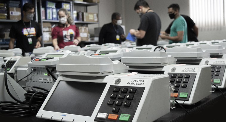 TRE-RO inicia geração de mídias, carga e lacração das urnas que serão utilizadas nas Eleições Municipais 2020 As mídias alimentarão mais de 3 mil urnas eletrônicas em Rondônia, sendo 842 na capital