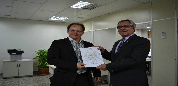 TRE RO posse servidor amaro Desembargador Rowilson Teixeira empossa novo servidor no TRE-RO