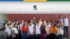Os alunos fizeram uma visita guiada ao Fórum Eleitoral, emitiram o 1º título eleitoral e assisti...