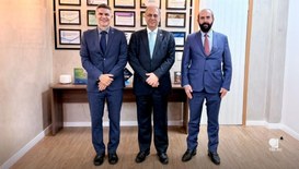 A solenidade foi realizada no gabinete da Presidência do TRE-RO e contou com a presença de autor...