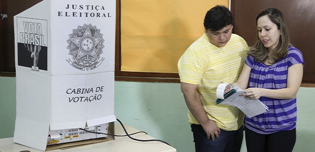 Dia Nacional do Voluntariado: mesárias e mesários voluntários foram maioria nas Eleições 2024 Em 2016, eles representaram apenas 21% do total de convocados nos dois turnos do pleito
