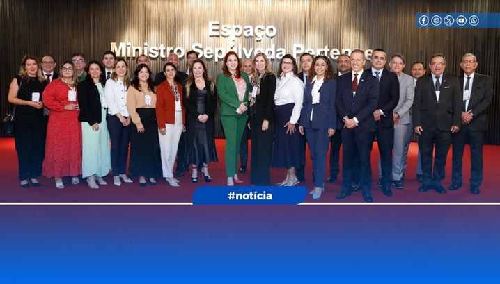Diretora-geral do TRE-RO participa de reunião nacional no TSE Diretoras e diretores-gerais reuniram-se com Ministra Carmen Lúcia para alinhar os preparativos ...