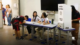 Ação da Justiça Eleitoral, na Escola Luiz Cabral de Souza, aproximou estudantes levando palestra...