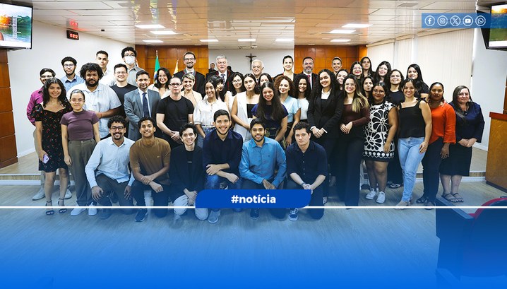 Estudantes de Direito da UNIR visitam o TRE-RO Atividade integrou a visita guiada e lançamento de livro sobre temas atuais da Justiça Eleitoral