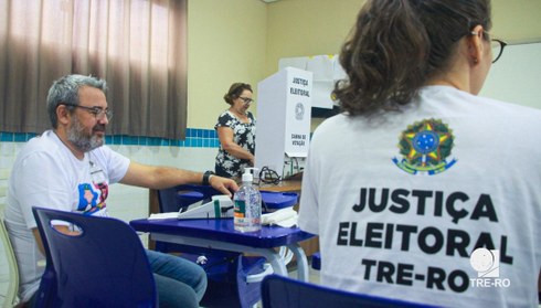 Parceria entre a 11ª Zona Eleitoral e instituições de ensino incentiva universitários de Cacoal ...