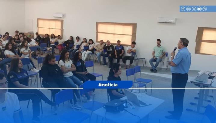 Patrulha Eleitoral leva palestra sobre cidadania e simulação de voto para alunos em Primavera de Rondônia Evento reforçou a importância da participação política dos jovens no processo eleitoral